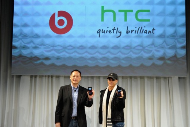 مدیر عامل Beats تایید کرد: HTC One Max همراه با مارک Beats audio خواهد بود. - تکفارس 