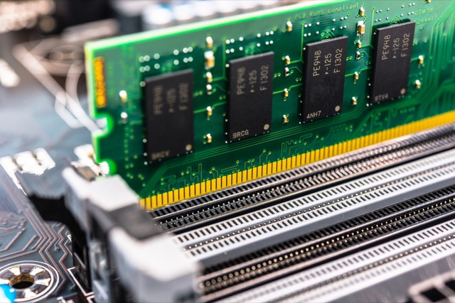 حافظه RAM چیست و سیستم شما چه میزان RAM نیاز دارد؟ - تکفارس 