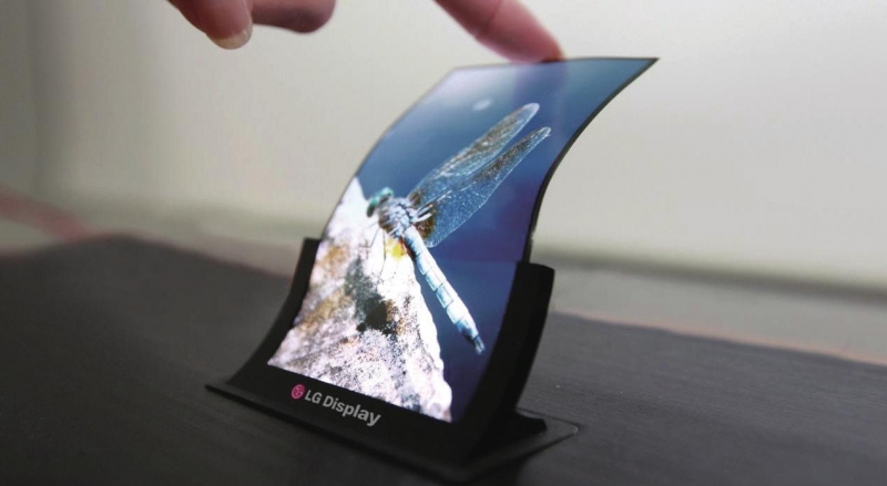 LG یک بیلیون دلار برای توسعه ی صفحه نمایش های خمیده ی خود سرمایه گذاری می کند - تکفارس 