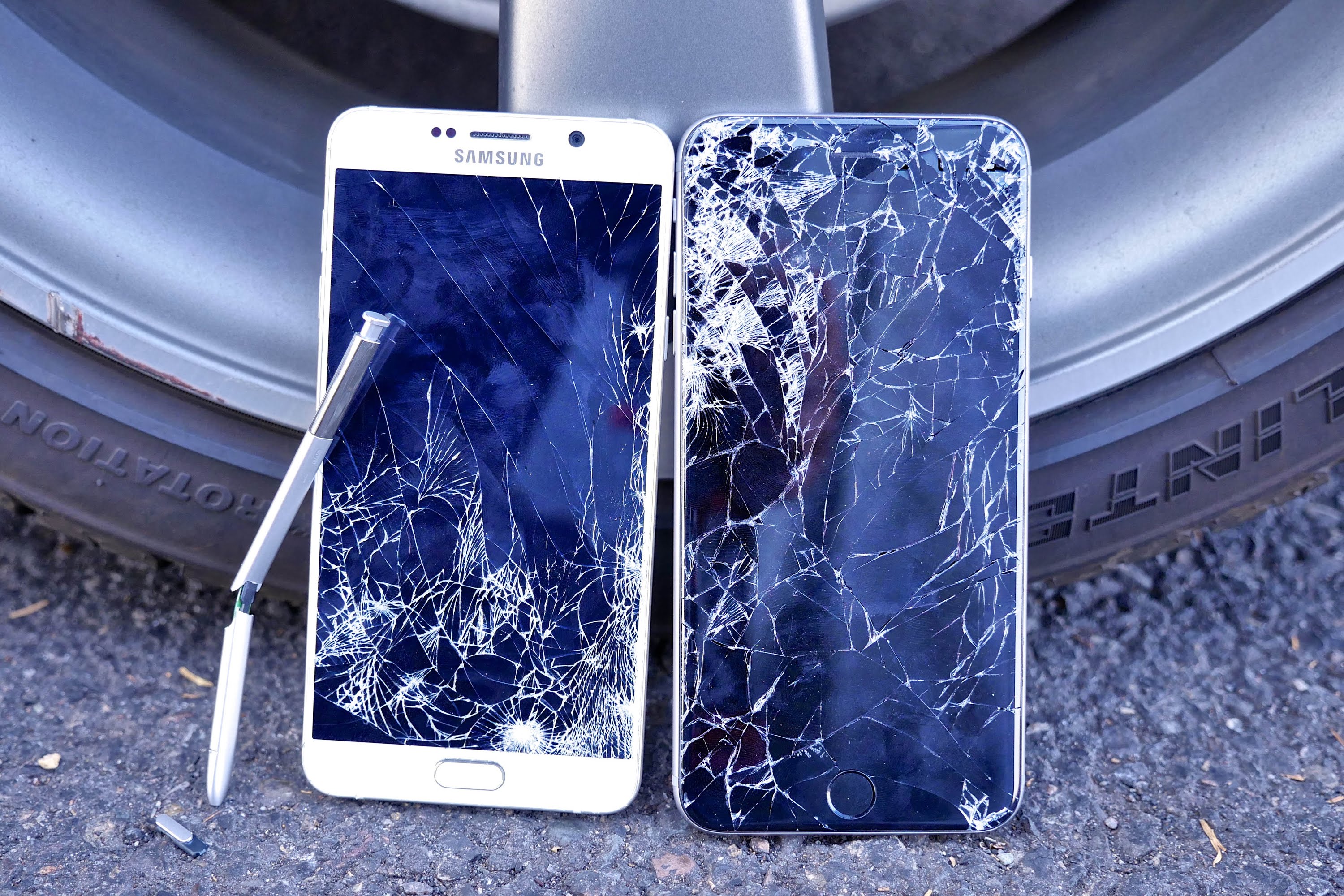 تماشاخانه: تست مقاومت زمین خوردن | Samsung Galaxy Note 5 در برابر iPhone 6 Plus - تکفارس 