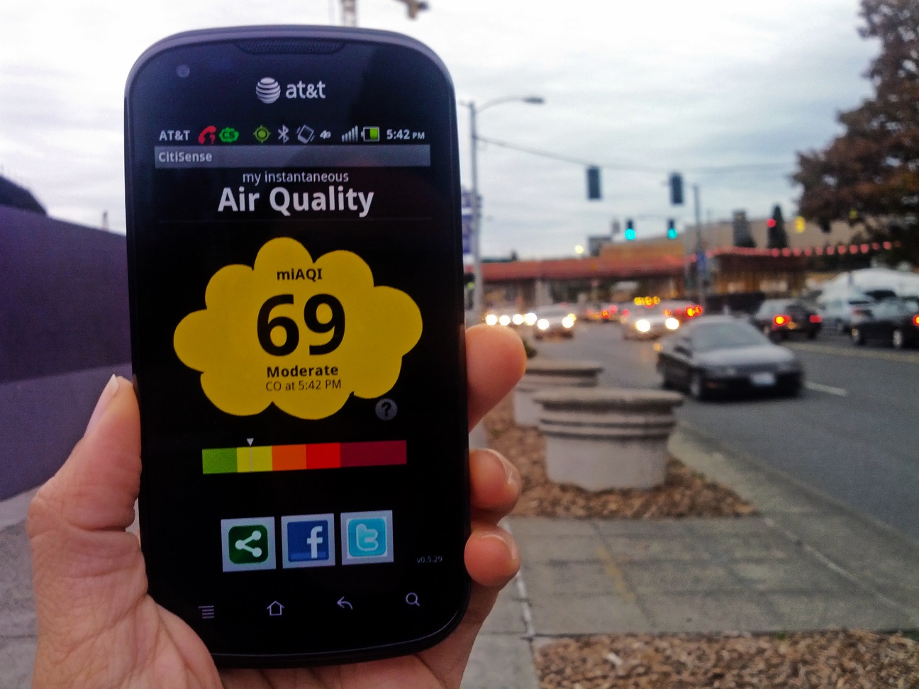 استفاده ی دانشمندان از گوشی های هوشمند برای دیدن میزان آلودگی هوا - تکفارس 