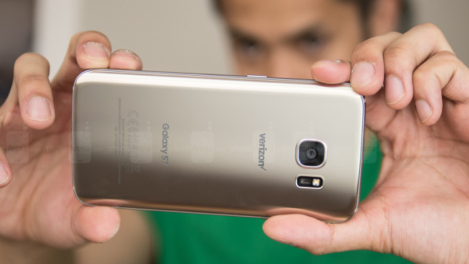 سامسونگ گوشی‌های Galaxy S7 را با سنسورهای دوربین مختلف عرضه می‌کند - تکفارس 