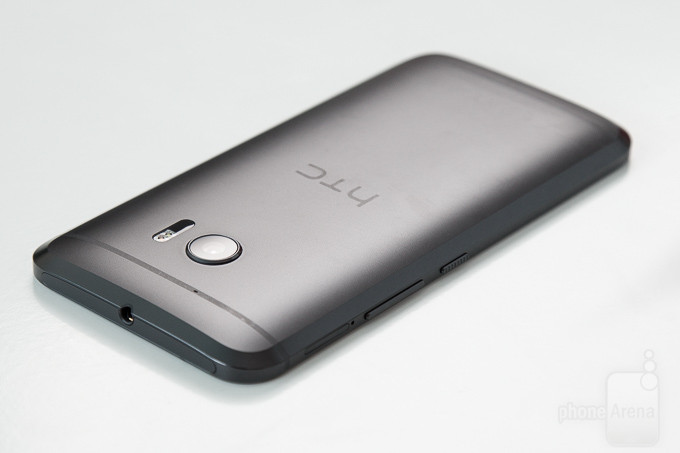 قیمت HTC Desire 10 می تواند کمتر از HTC 10 باشد - تکفارس 
