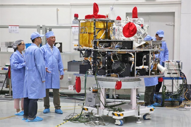 چینی ها قصد برقراری ارتباط کوانتومی امن از طریق ماهواره را دارند - تکفارس 