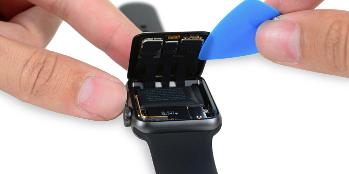 کالبدشکافی ساعت هوشمند اپل واچ سری ۲ - تکفارس 