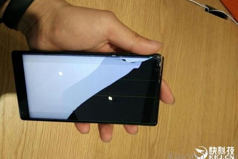 ضرورت خرید قاب وگرفتن بیمه برای صاحبین  Xiaomi Mi MIX - تکفارس 