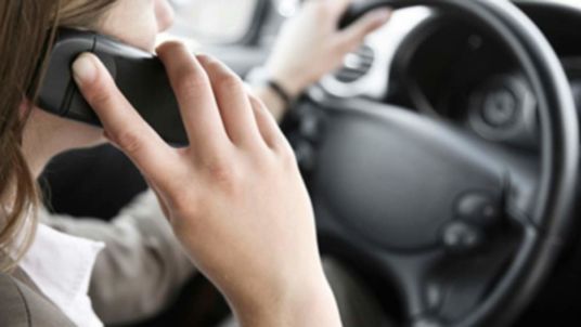 خطر تماس صوتی برای رانندگان؛ چه با در دست داشتن گوشی، چه با هدست و بلوتوث - تکفارس 