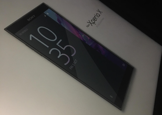 تصویر گوشی به ظاهر “New Xperia X” بدنه ی نازکی را نمایش می دهد - تکفارس 