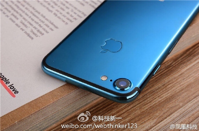 تصاویری از iPhone 7 با رنگ آبی به بیرون درز کرد - تکفارس 