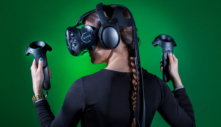 HTC و واقعیت مجازی | عرضه محصول VR جدید HTC تا پایان سال میلادی - تکفارس 
