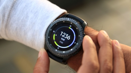 تبعات سنگین شارژ کردن Gear S3 با شارژری غیر از شارژر مخصوص آن! - تکفارس 