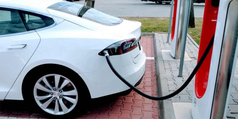 در ۷ سال آینده، ماشین‌های برقی از خودروهای گازسوز ارزانتر خواهند شد - تکفارس 