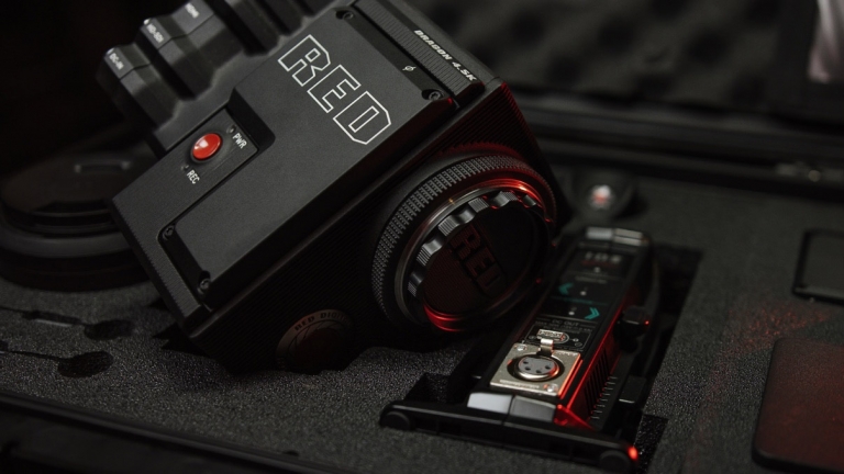 همکاری فیسبوک و RED برای ساخت دوربین فیلمبرداری ۳D و VR - تکفارس 