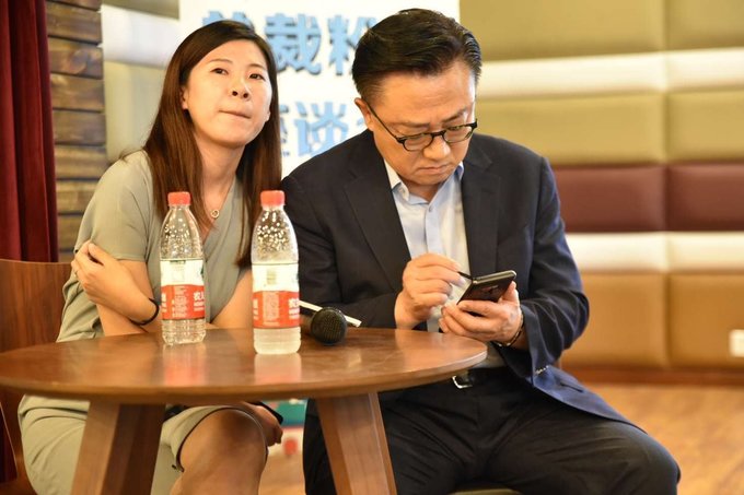 Galaxy Note 9 در دست مدیر عامل سامسونگ، در مکان عمومی، رؤیت شد! - تکفارس 