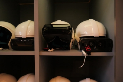 کفش‌ فضایی خود را آماده کنید: تجربه‌ی VR سامسونگ شما را به اعماق فضا می­‌برد. - تکفارس 