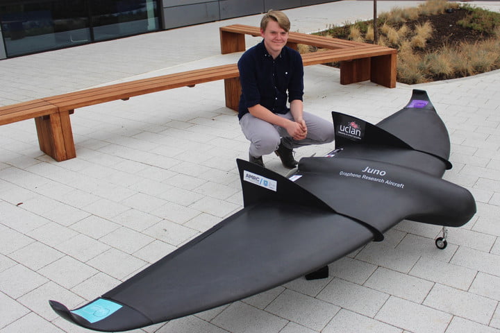مهندسان بریتانیایی از اولین هواپیمای گرافینی رونمایی کردند - تکفارس 