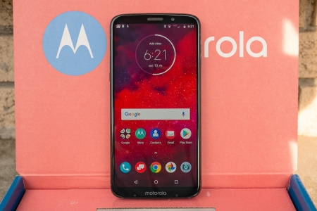 پیشگام در نسل پنجم اینترنت | بررسی تخصصی گوشی Moto Z3 - تکفارس 