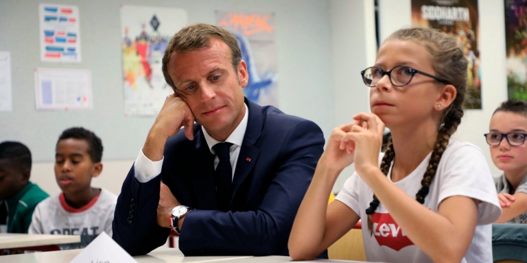 ممنوعیت استفاده از تلفن همراه در مدارس فرانسه برای کودکان زیر ۱۵ سال - تکفارس 
