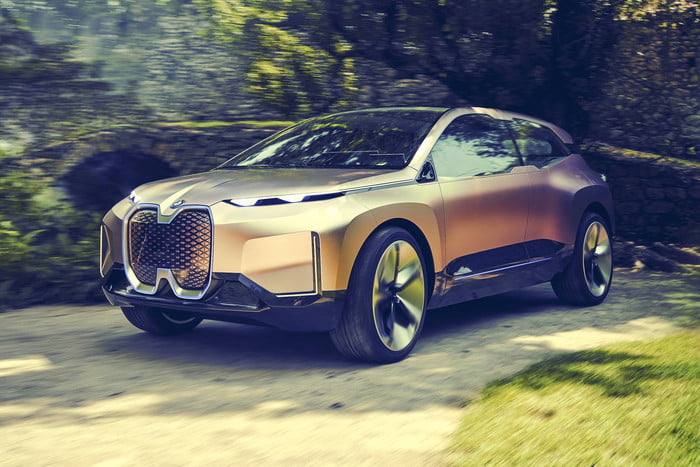 معرفی ایمن‌ترین و هوشمندترین اتومبیل خودران BMW تا سال ۲۰۲۱ - تکفارس 