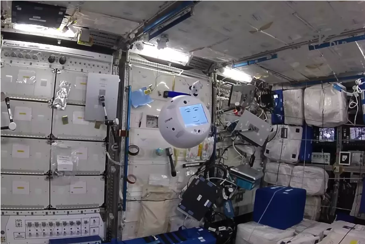 ربات خدمتکار در ایستگاه فضایی مسئله ساز شد - تکفارس 
