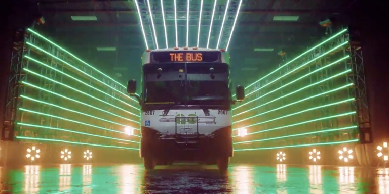 رونمایی سازمان حمل و نقل کانادا از تکنولوژی جدید: اتوبوس - تکفارس 