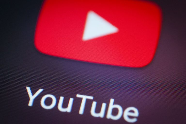 حذف ویدیوهای نامناسب برای کودکان توسط یوتیوب - تکفارس 