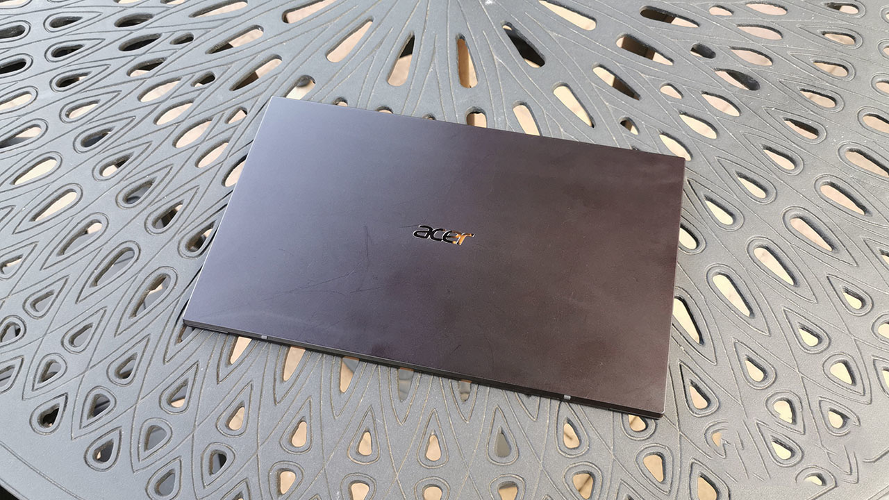 بررسی تخصصی لپ‌تاپ Acer Swift 7 - تکفارس 