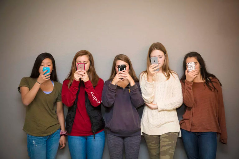 عادت استفاده از شبکه‌های اجتماعی احتمالاً به افسردگی جوانان ارتباطی ندارد - تکفارس 