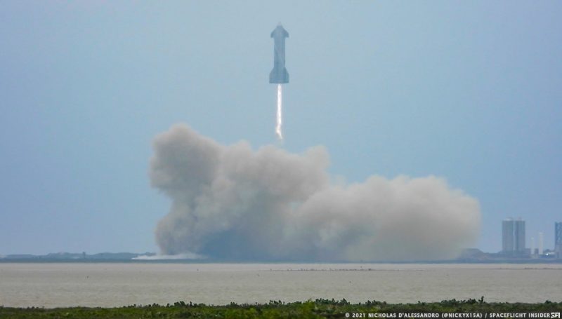 فضاپیمای استارشیپ برای اولین بار با موفقیت فرود آمد