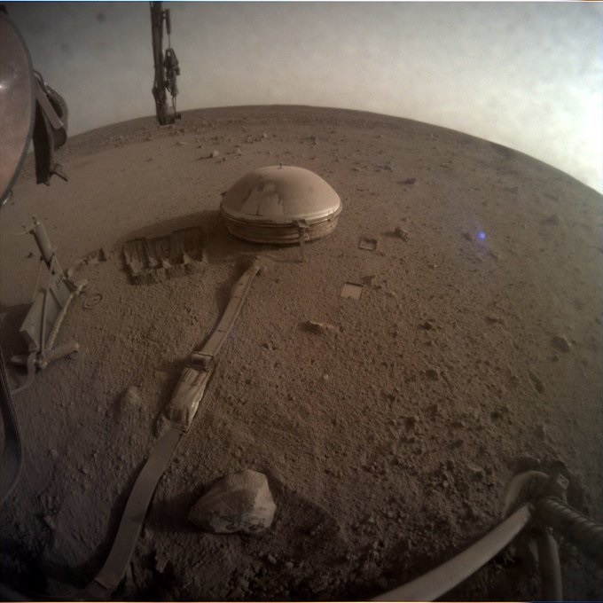 کاوشگر InSight ناسا آخرین تصویر از سطح مریخ را به زمین فرستاد و برای همیشه خاموش شد - تکفارس 