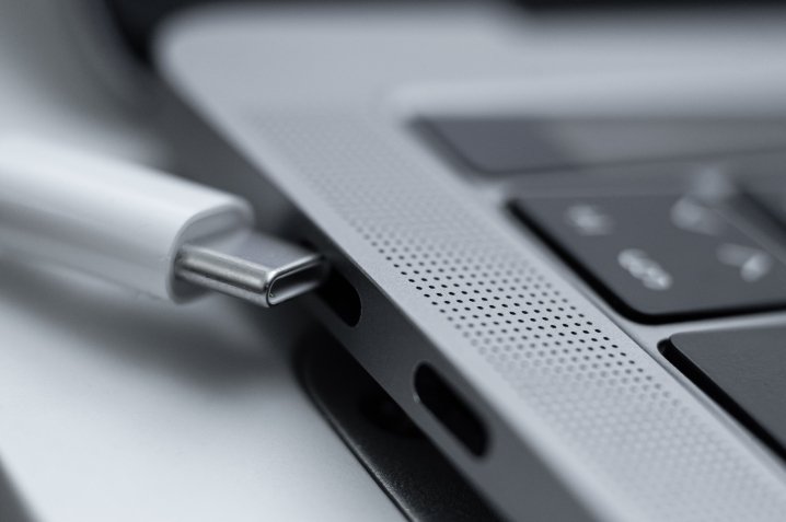 استاندارد USB-C  "هر آنچه باید در مورد شارژ USB-C لپ تاپ بدانید"