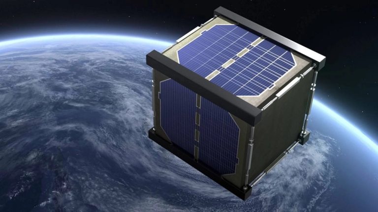 اولین ماهواره چوبی دنیا